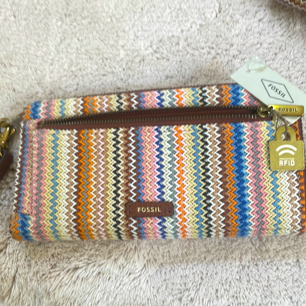 NWT Fossil wallet RFID Logan zip w/ colorful stripes. Matching purse available.